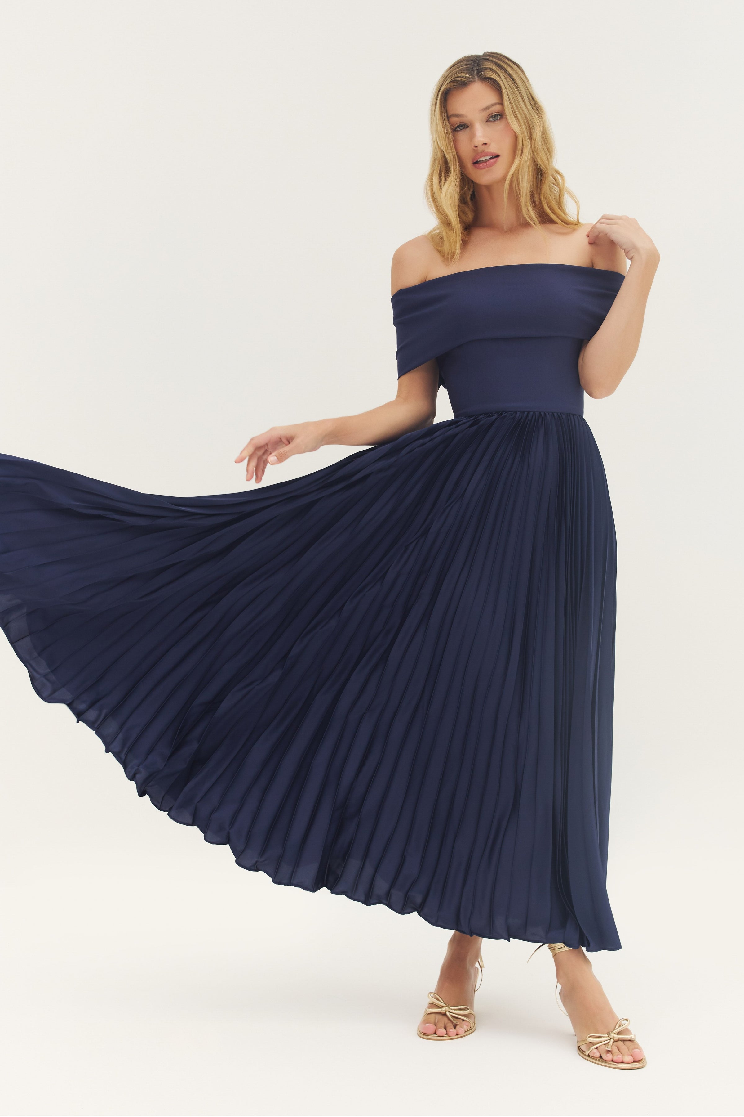 hutch off the shoulder dress Long-sleeve Off-the-shoulder Pleated Maxi Dress